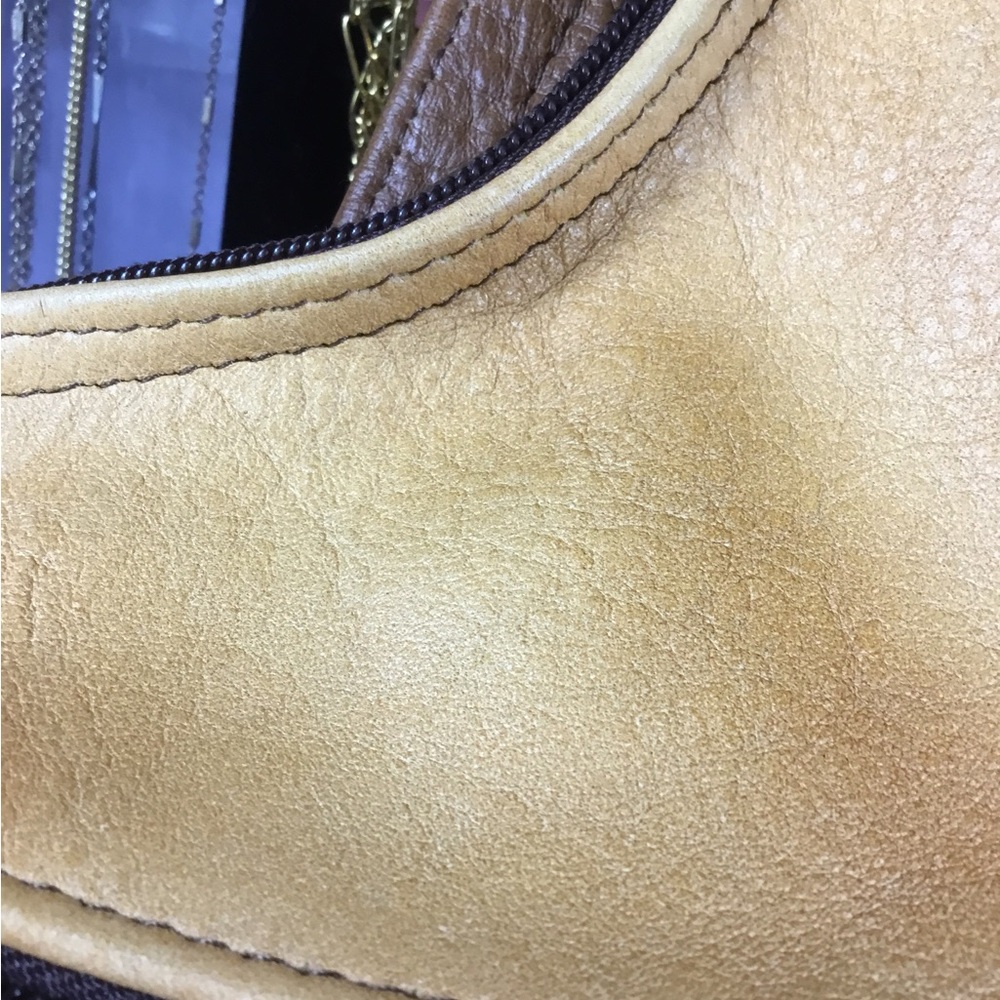 Classic Tan Leather Shoulder Bag - Timeless Women's Handbag - Picture 5 of 14